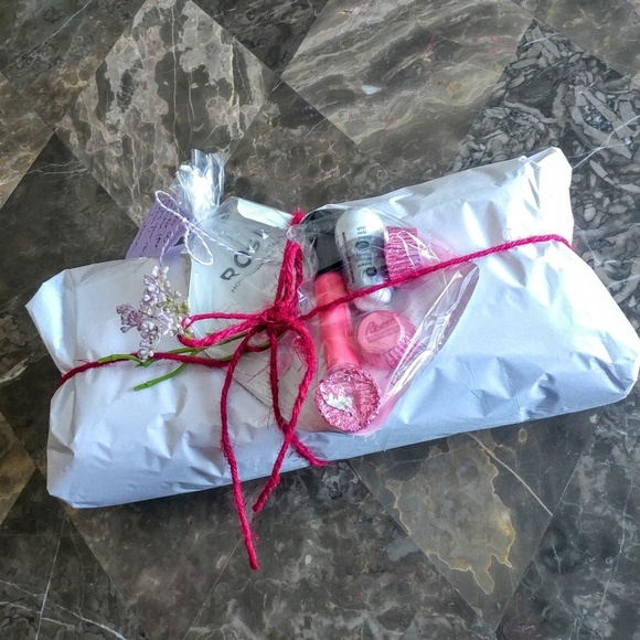 Shopping with me is like actually getting a 🎁 - Picture 2 of 3